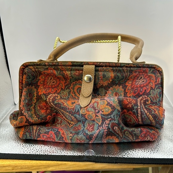 Richmark made in the USA tapestry vintage satchel.In used vintage condition.​​ - Picture 1 of 10
